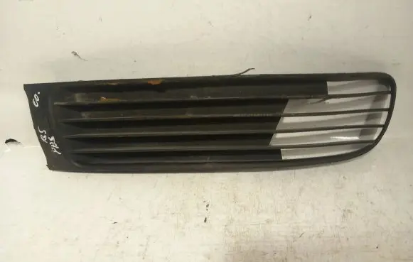 Volkswagen PASSAT B5 Front bumper lower grill 3b0853677a