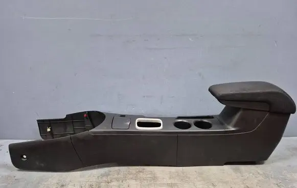 Mitsubishi Outlander Center console