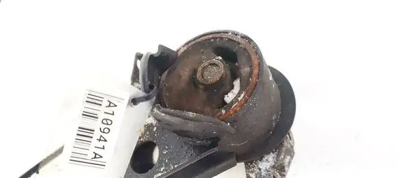 Nissan Almera Tino Engine mount bracket 