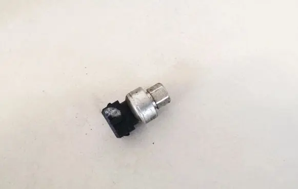 Volvo S80 Air conditioning (A/C) pressure sensor 30661949