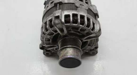 Volkswagen PASSAT B8 Generator/alternator 04E903021P