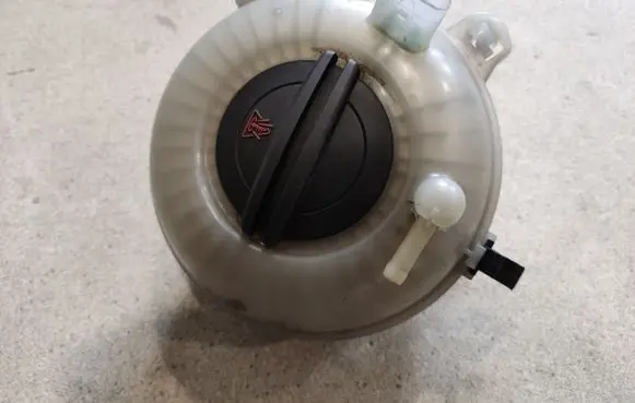 Audi TT TTS RS Mk3 8S Coolant expansion tank/reservoir 5Q0121407G