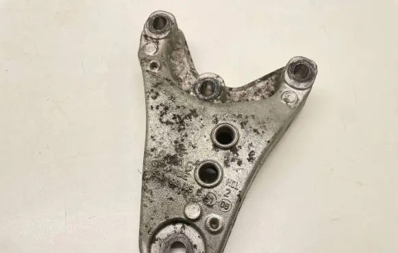Skoda Fabia Mk2 (5J) Engine mounting bracket 6Q0199185D