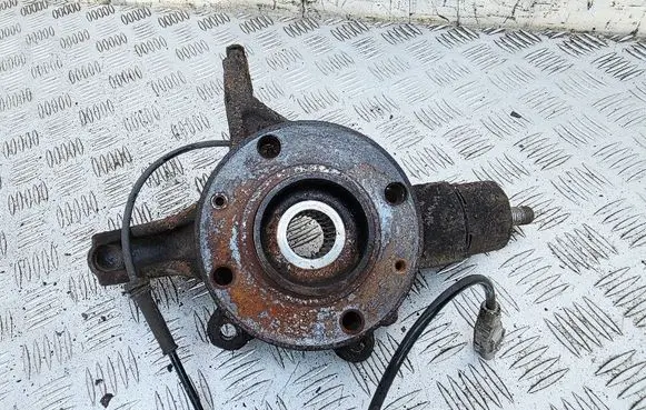 Front wheel hub