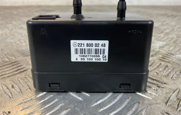 Mercedes-Benz S W221 Central locking vacuum pump 2218000248 1062770355