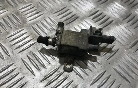 Volkswagen Golf III Turbo solenoid valve 028906263a 72189513