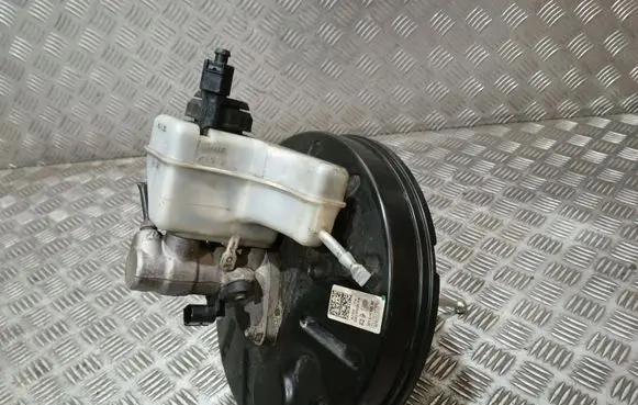 Volkswagen PASSAT B7 Brake booster 3C1614105AP