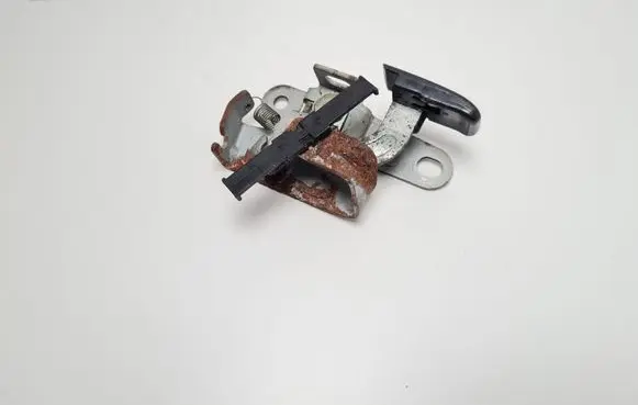 Mazda 5 Fuel tank opening switch 