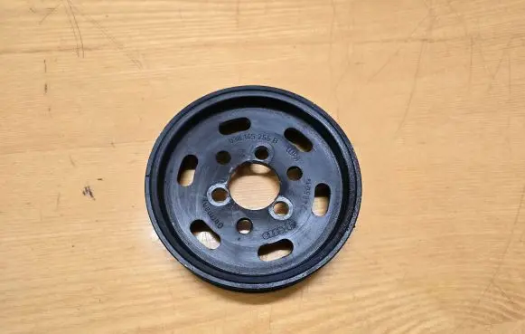 Volkswagen Caddy Power steering pump pulley 038145255B