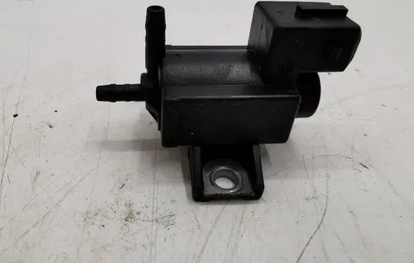 Toyota Avensis T250 Vacuum valve 258600R010 72828606