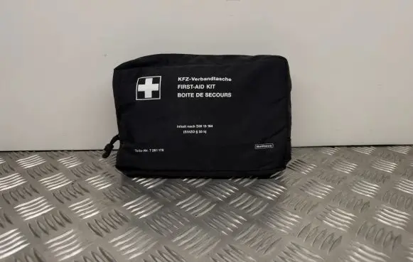BMW 3 E90 E91 First aid kit 7261178