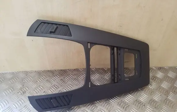 Opel Zafira B Dashboard center trim panel 331985437 13150253 13145056