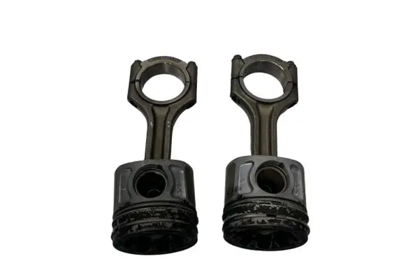 Hyundai Santa Fe Piston with connecting rod