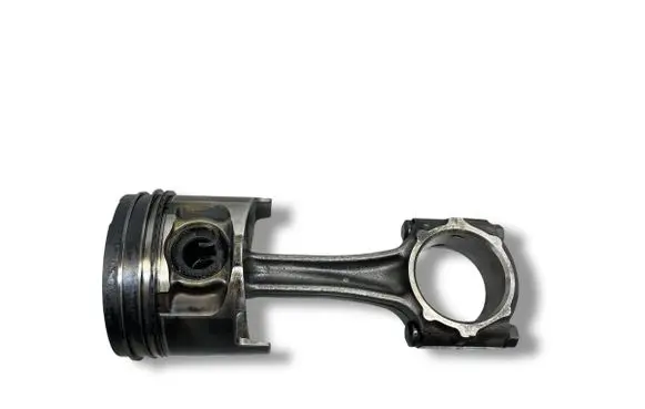 Mitsubishi Pajero Piston with connecting rod 4m41