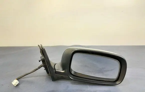 Toyota Avensis T250 Front door electric wing mirror 