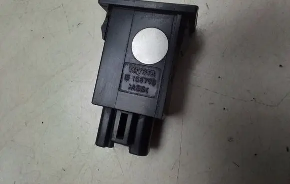 Toyota Avensis T250 Fuel tank opening switch 156795