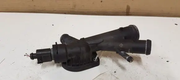 Volkswagen PASSAT CC Engine coolant pipe/hose 03L121131AA