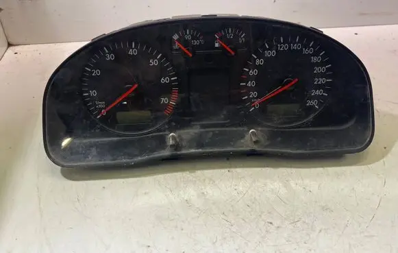 Volkswagen PASSAT B5.5 Speedometer (instrument cluster) 3B1919880X 10208920027