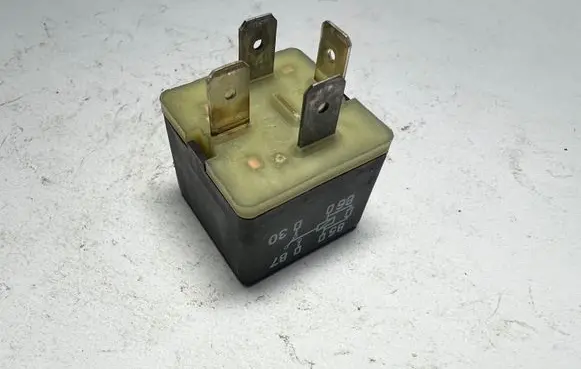 Audi A4 S4 B5 8D Other relay 443951253J