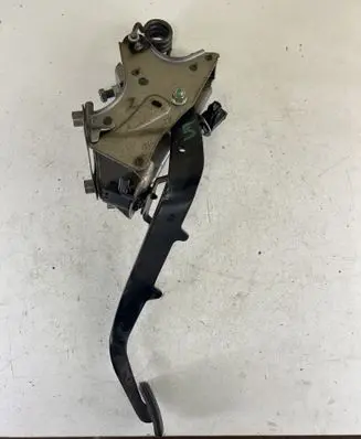Toyota Corolla Verso AR10 Clutch pedal 