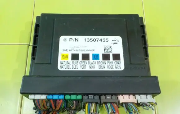 Opel Zafira C Central body control module 13507455