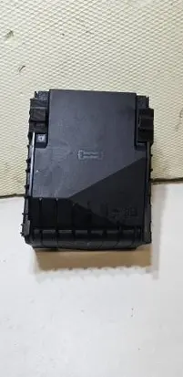Volkswagen Touran I Fuse box cover 1K0937132F