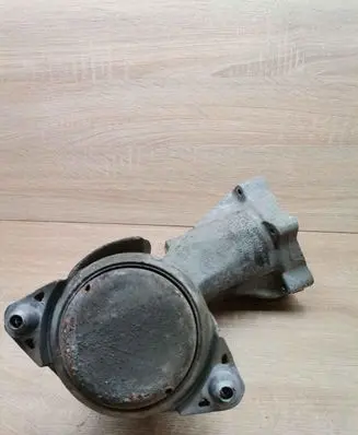 Mercedes-Benz E W212 Engine mount bracket A6512233504