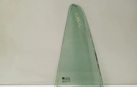 Opel Astra H Rear vent window glass 