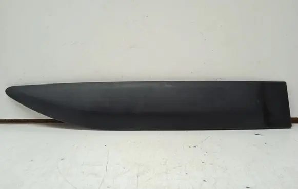 Rear fender molding trim