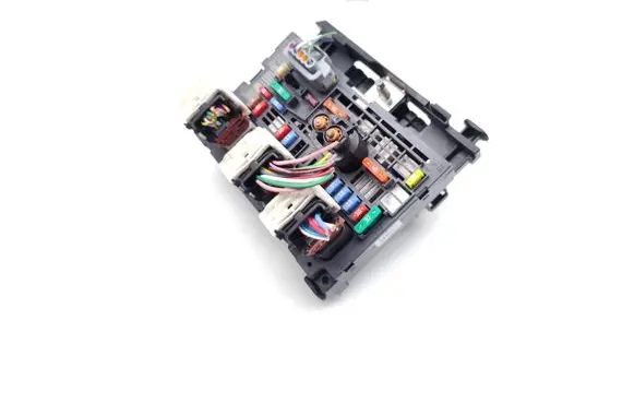 Peugeot Expert Fuse module 9807028680