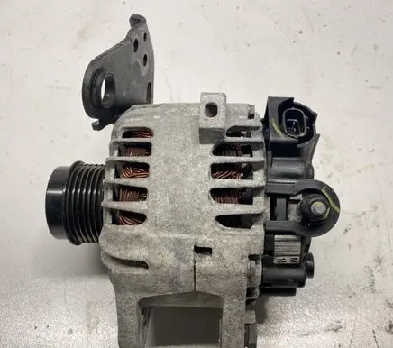 Hyundai ix20 Generator/alternator 37300-2B760