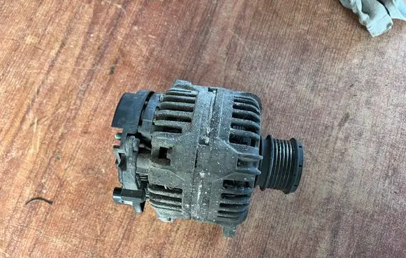 Volkswagen Sharan Generator/alternator 06F903023J