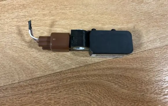 Ford Mondeo Mk III Airbag deployment crash/impact sensor 1S7T14B342AE 32S300EB2128 121199