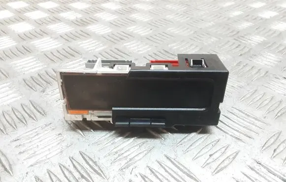 Renault Clio II Screen/display/small screen P8200028364A