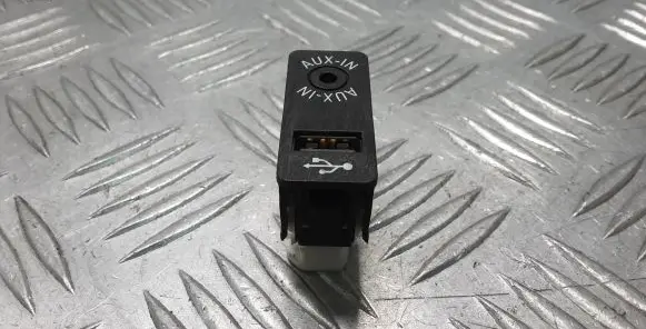 BMW 3 F30 F35 F31 USB socket connector 9229246 84109229246