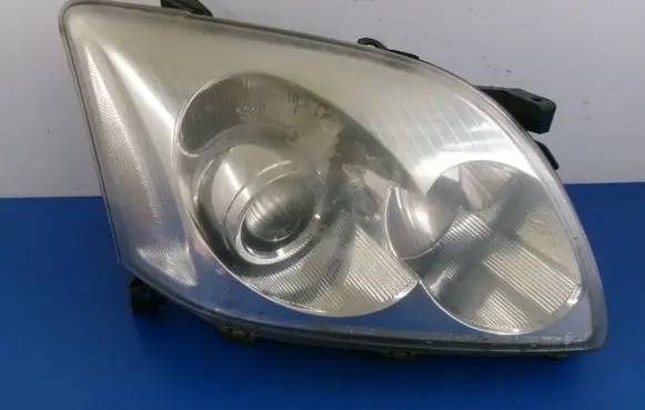 Toyota Avensis Verso Headlight/headlamp