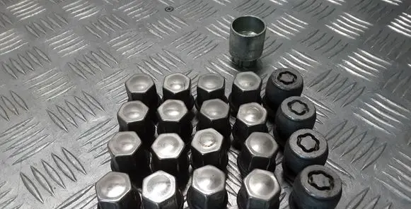 Land Rover Evoque I Nuts/bolts 