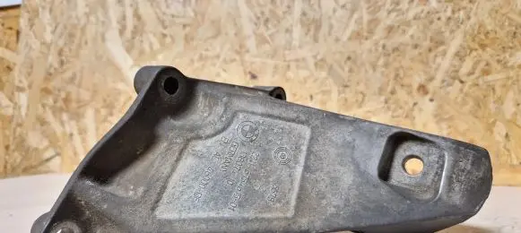 BMW 7 E65 E66 Engine mounting bracket 2211675461501