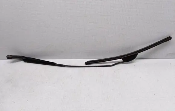 Skoda Octavia Mk1 (1U) Front wiper blade arm 1J1955410A