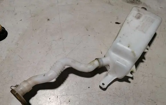Windshield washer fluid reservoir/tank