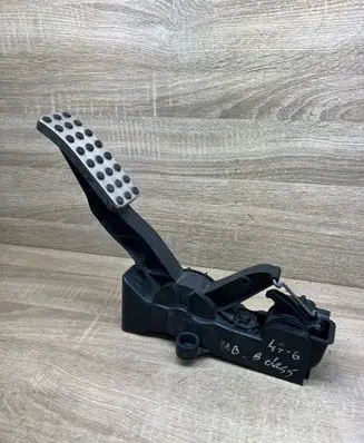 Mercedes-Benz B W245 Accelerator throttle pedal A1693000504