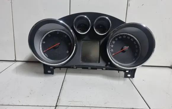 Opel Insignia A Speedometer (instrument cluster) 12844138