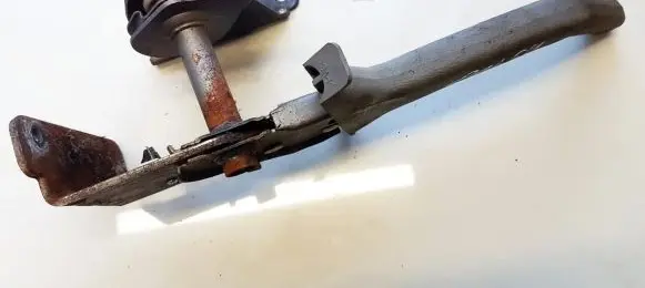 Handbrake/parking brake lever assembly