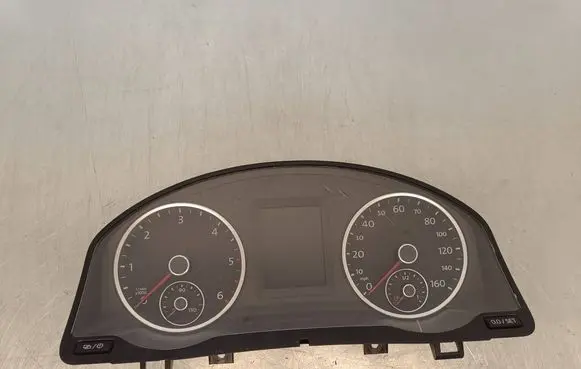 Volkswagen Tiguan Speedometer (instrument cluster) VD104816 1473930191 5N0920983G