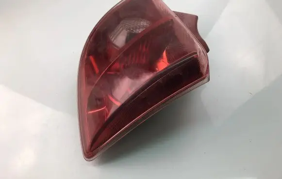 Toyota Avensis T220 Tailgate rear/tail lights 20437