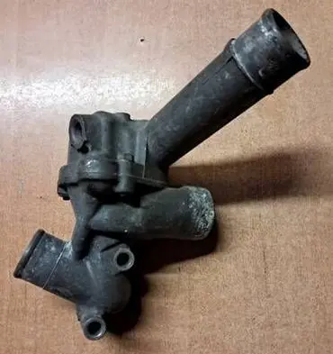 Mercedes-Benz S W126 Thermostat housing 6172031973