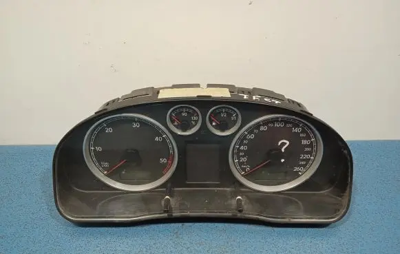 Volkswagen PASSAT B5.5 Speedometer (instrument cluster) 3B0920807A