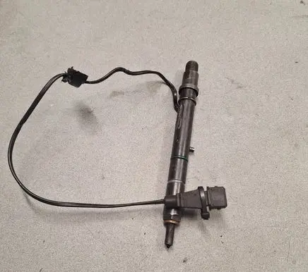 Audi A6 S6 C5 4B Fuel injector 059130202E