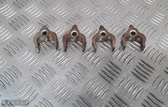 BMW 1 E81 E87 Fuel Injector clamp holder 