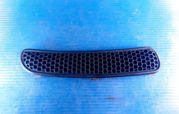 Mini One - Cooper R50 - 53 Front bumper upper radiator grill 7122506